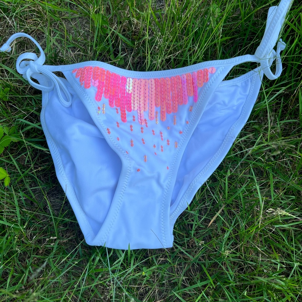 String Bikini - image 3